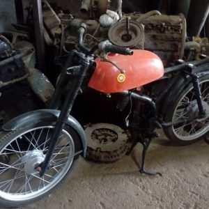 Moto antigua pug montesa